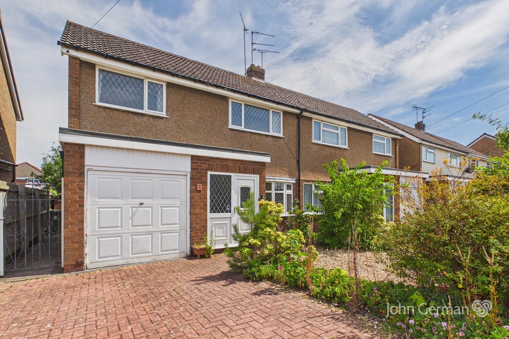 3 bedroom Semi-detached house For Sale