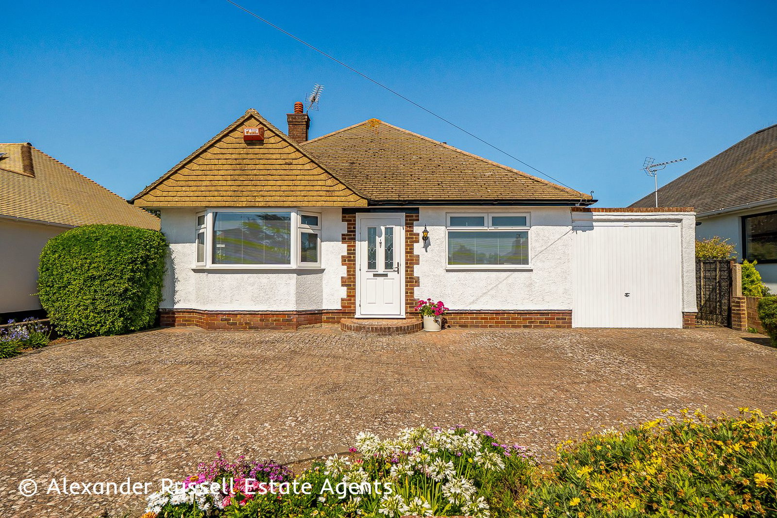 3 bedroom Detached bungalow For Sale