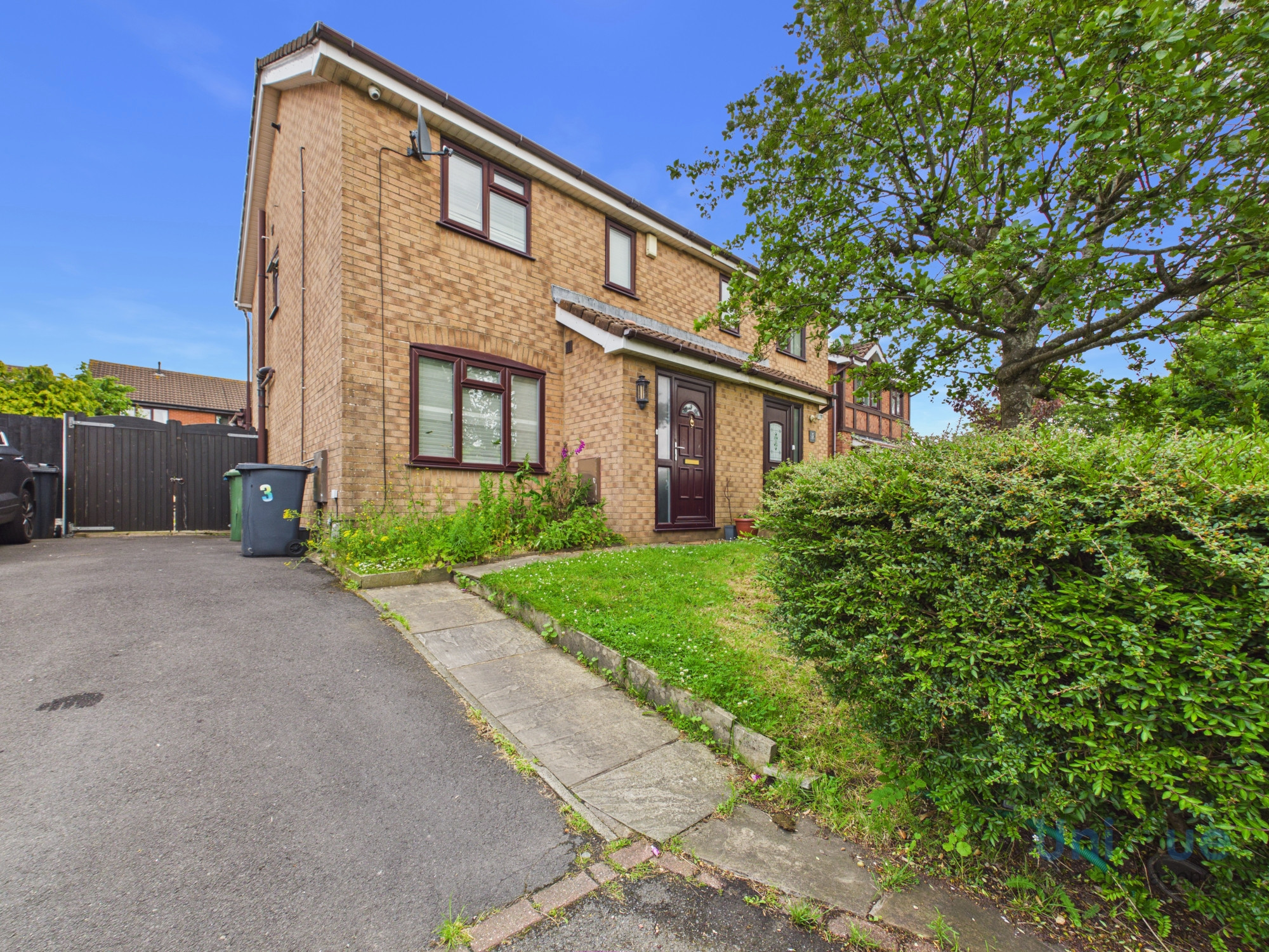 3 bedroom Semi-detached house For Sale