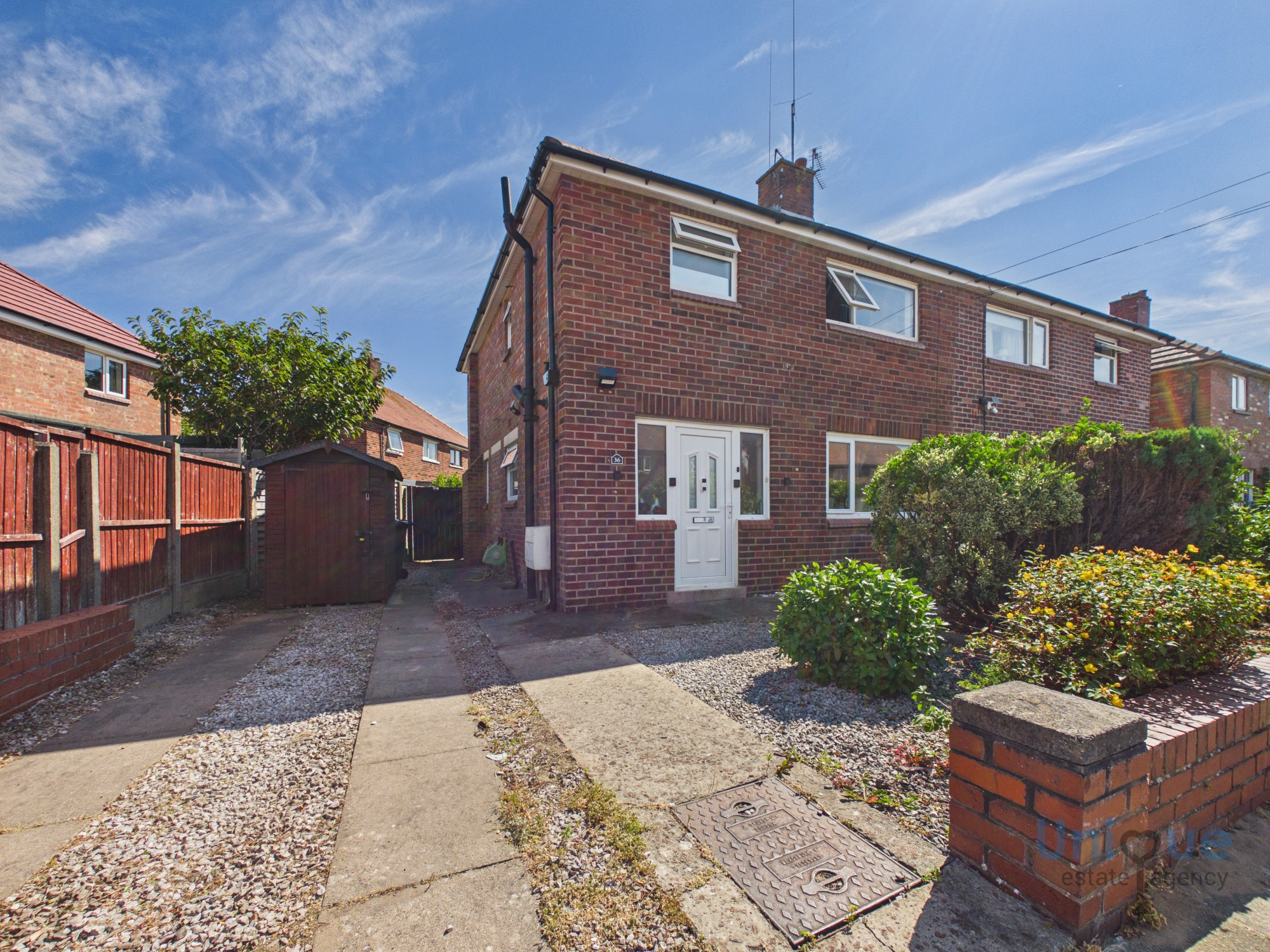 3 bedroom Semi-detached house Under Offer
