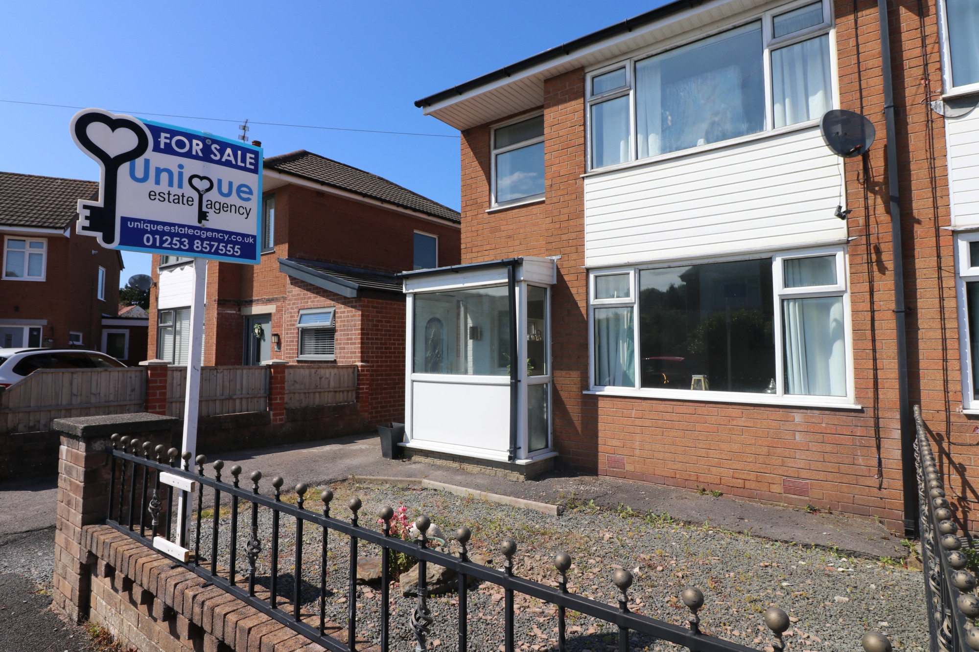 3 bedroom Semi-detached house For Sale