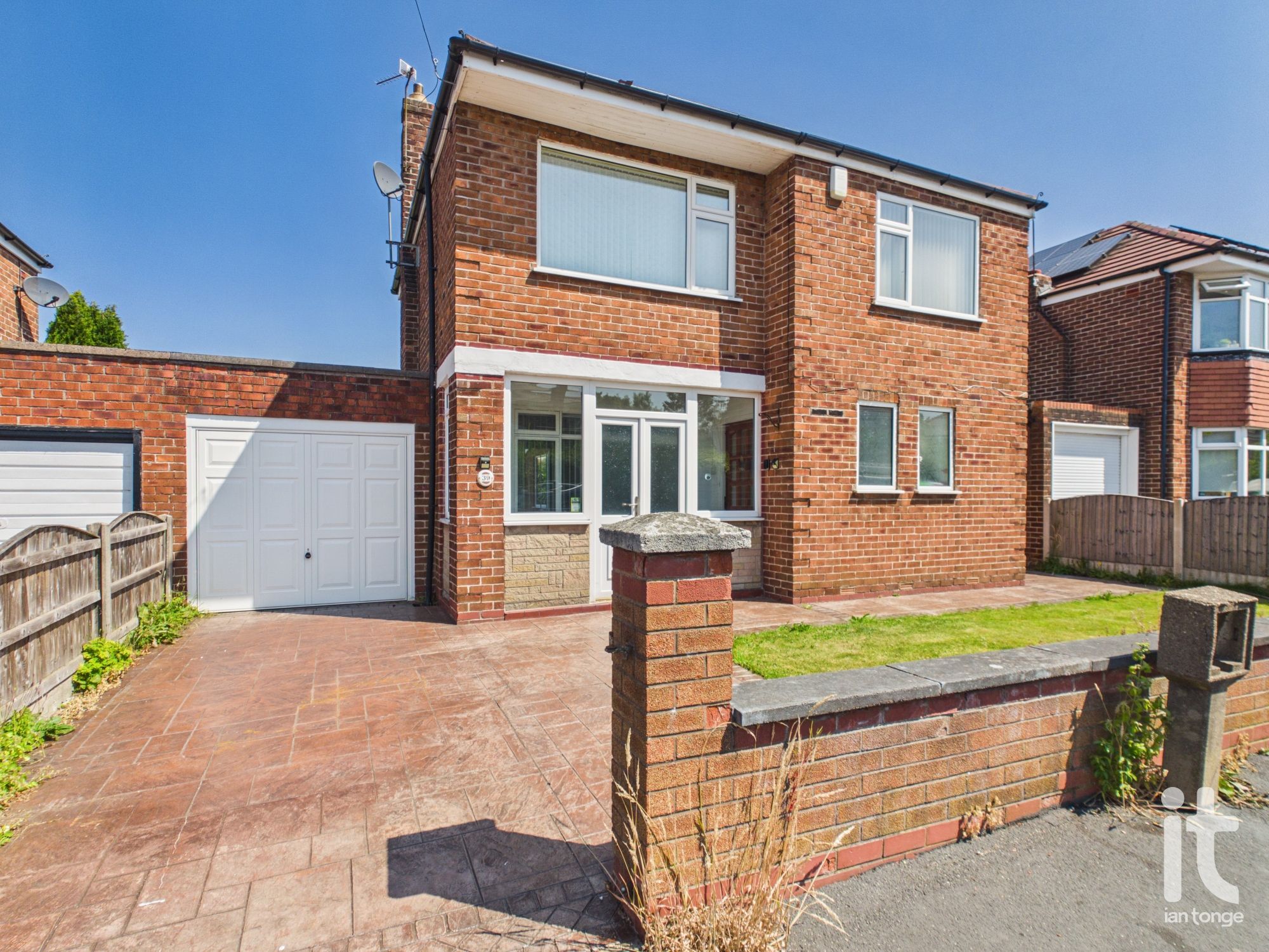 3 bedroom Detached house Under Offer