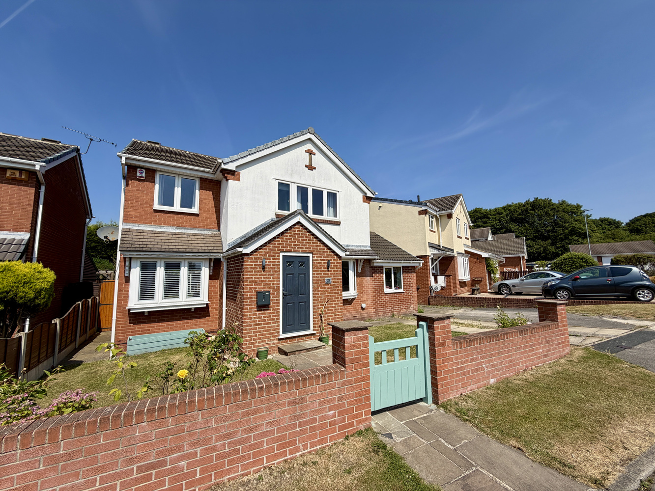 5 bedroom Detached house Under Offer