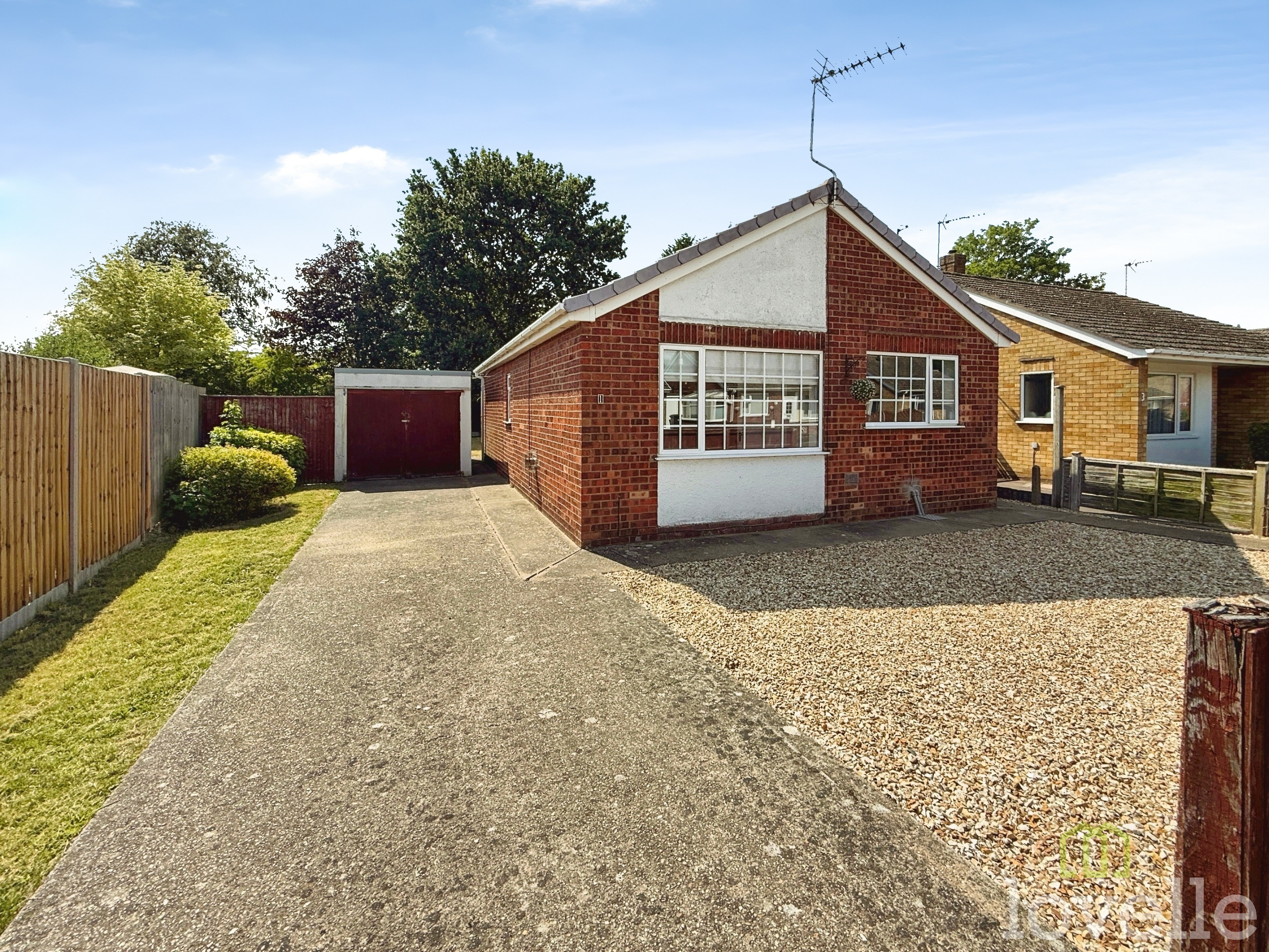 2 bedroom Detached bungalow For Sale