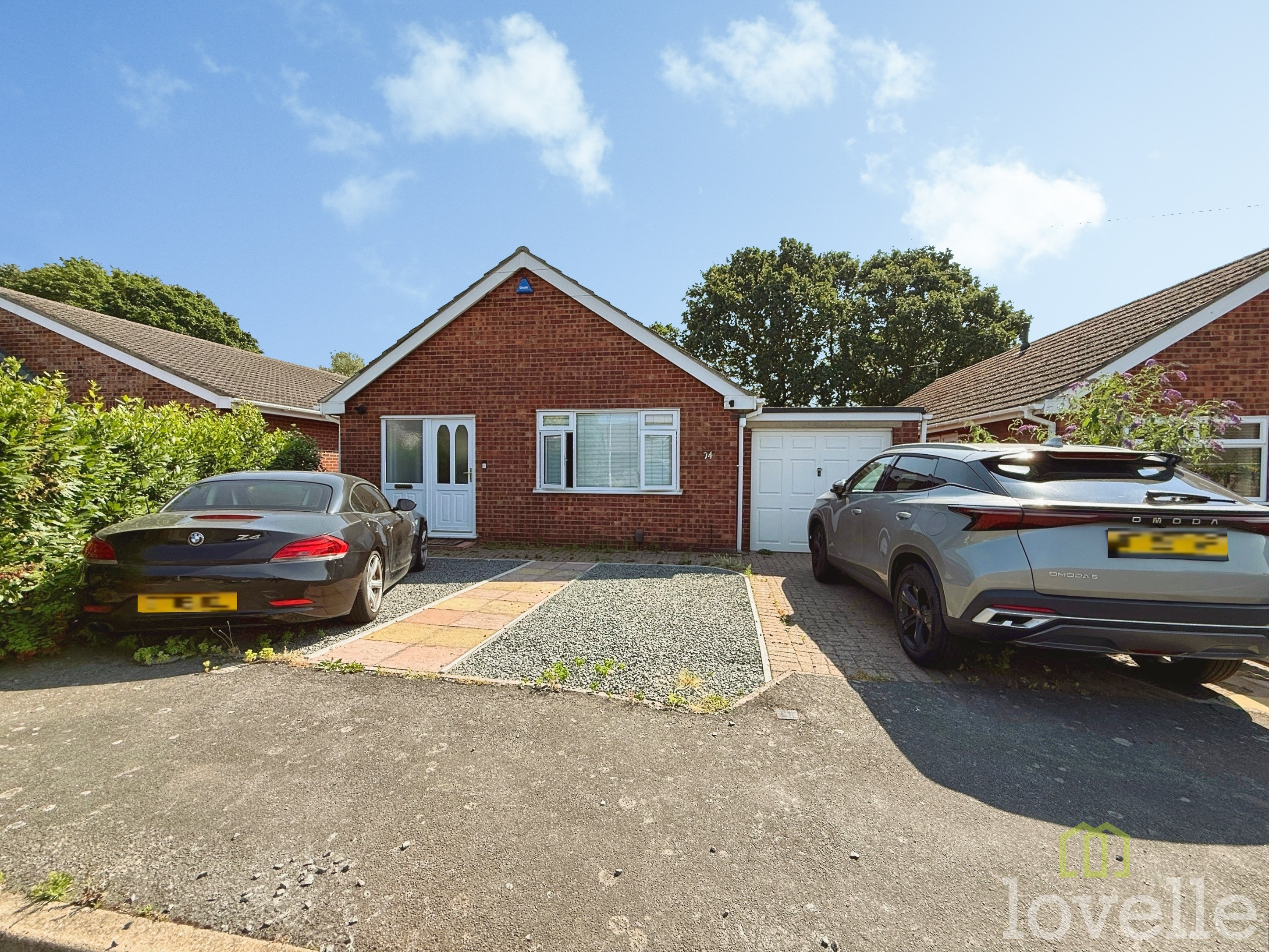 3 bedroom Detached bungalow For Sale