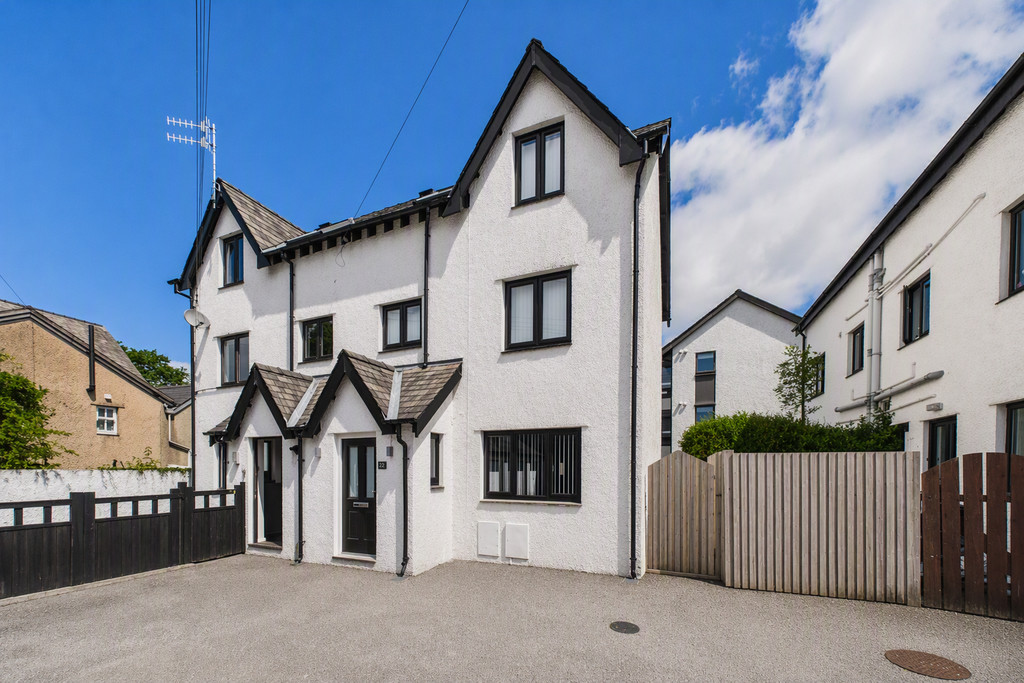 4 bedroom Semi-detached house For Sale