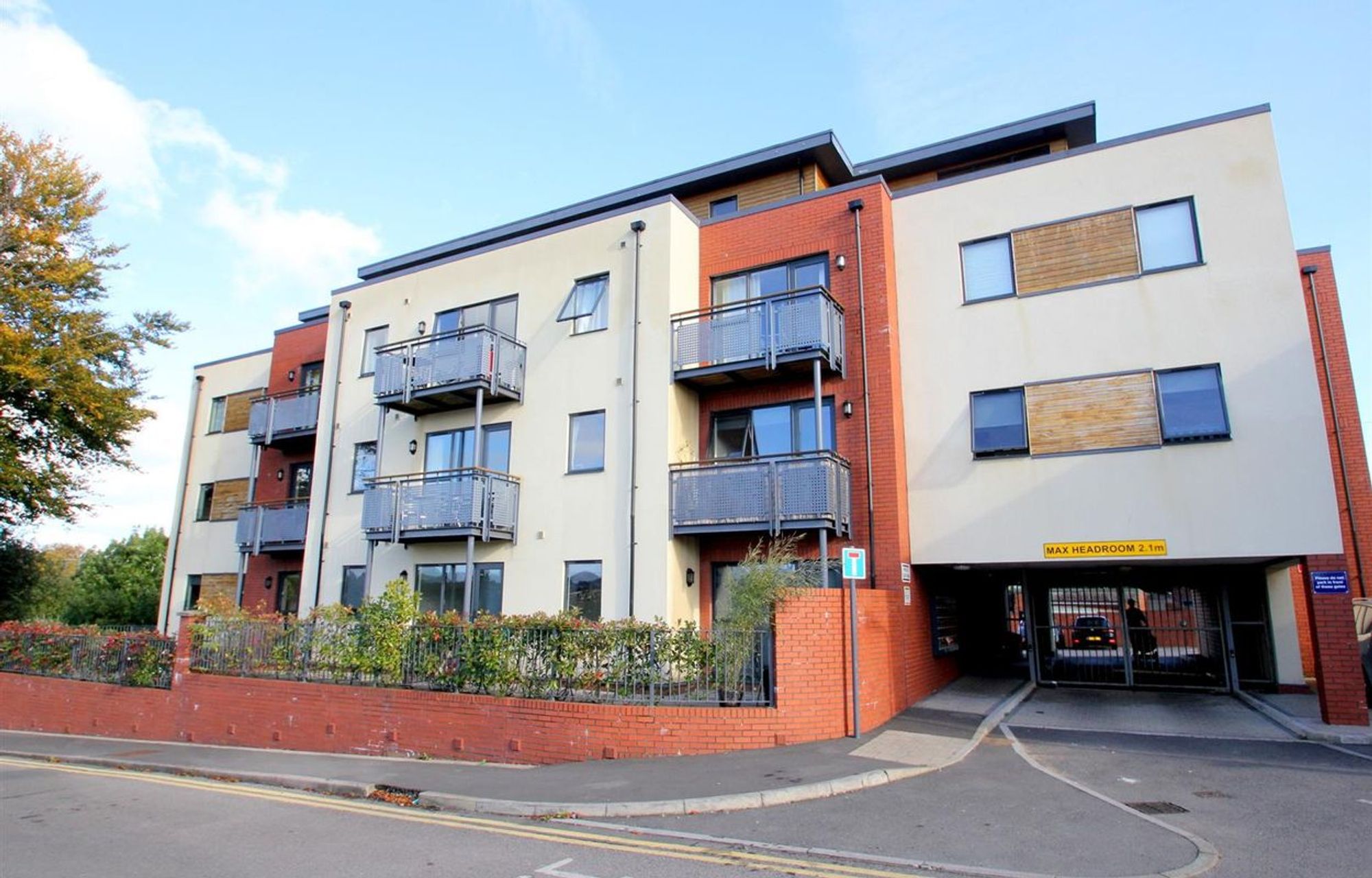 1 bedroom Flat For Sale