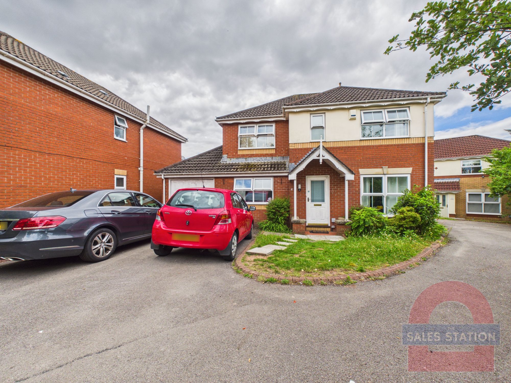 4 bedroom House (unspecified) Under Offer