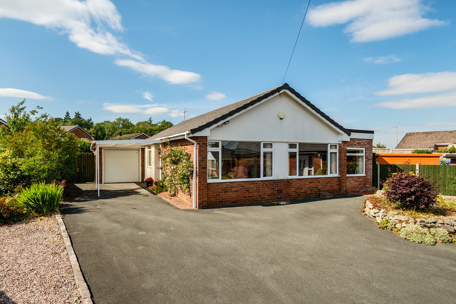 3 bedroom Detached bungalow Under Offer