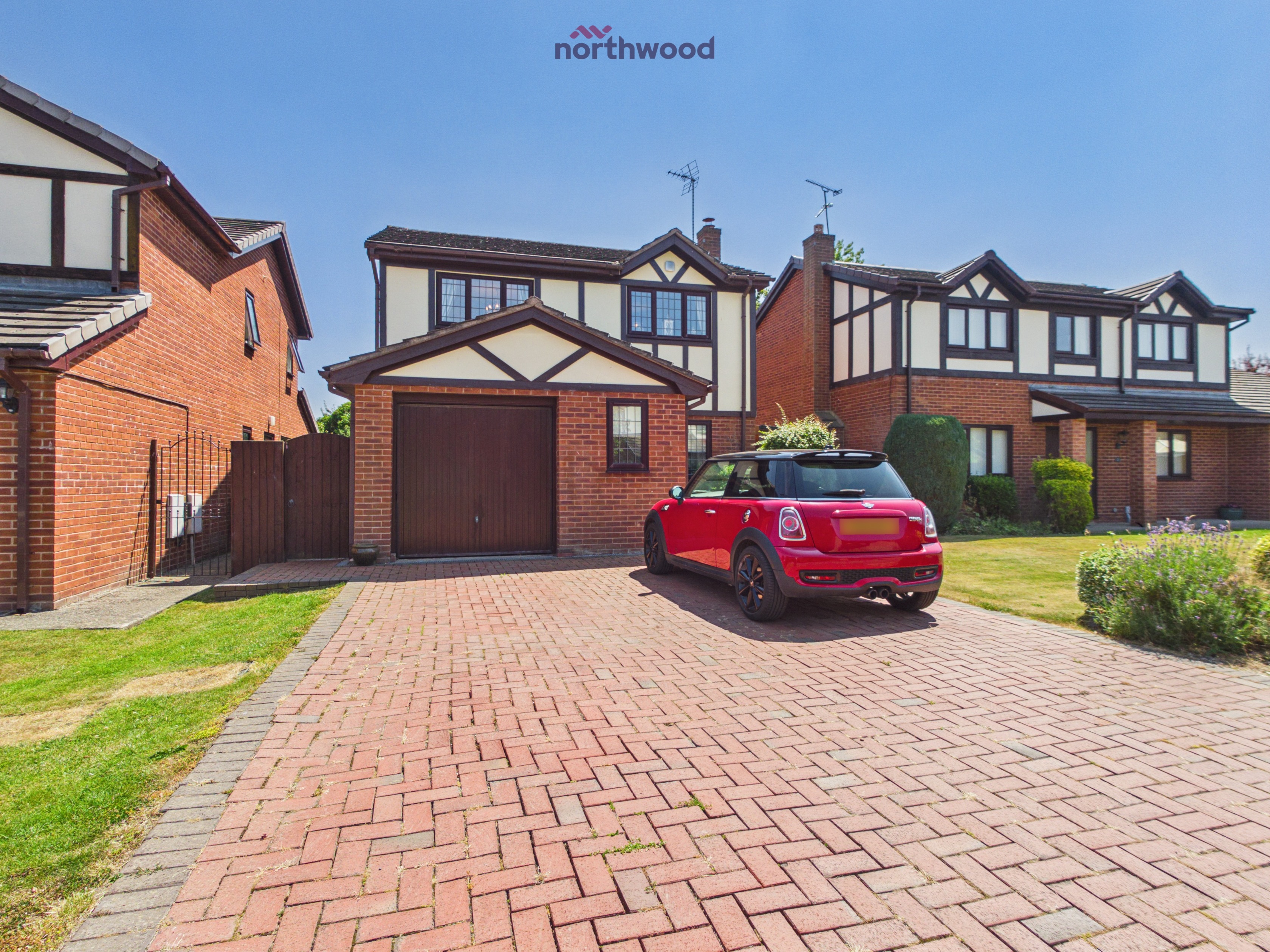 3 bedroom Detached house Under Offer