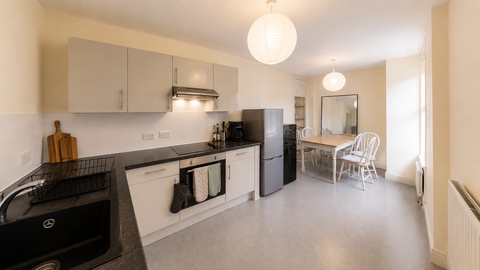5 bedroom Flat To Let