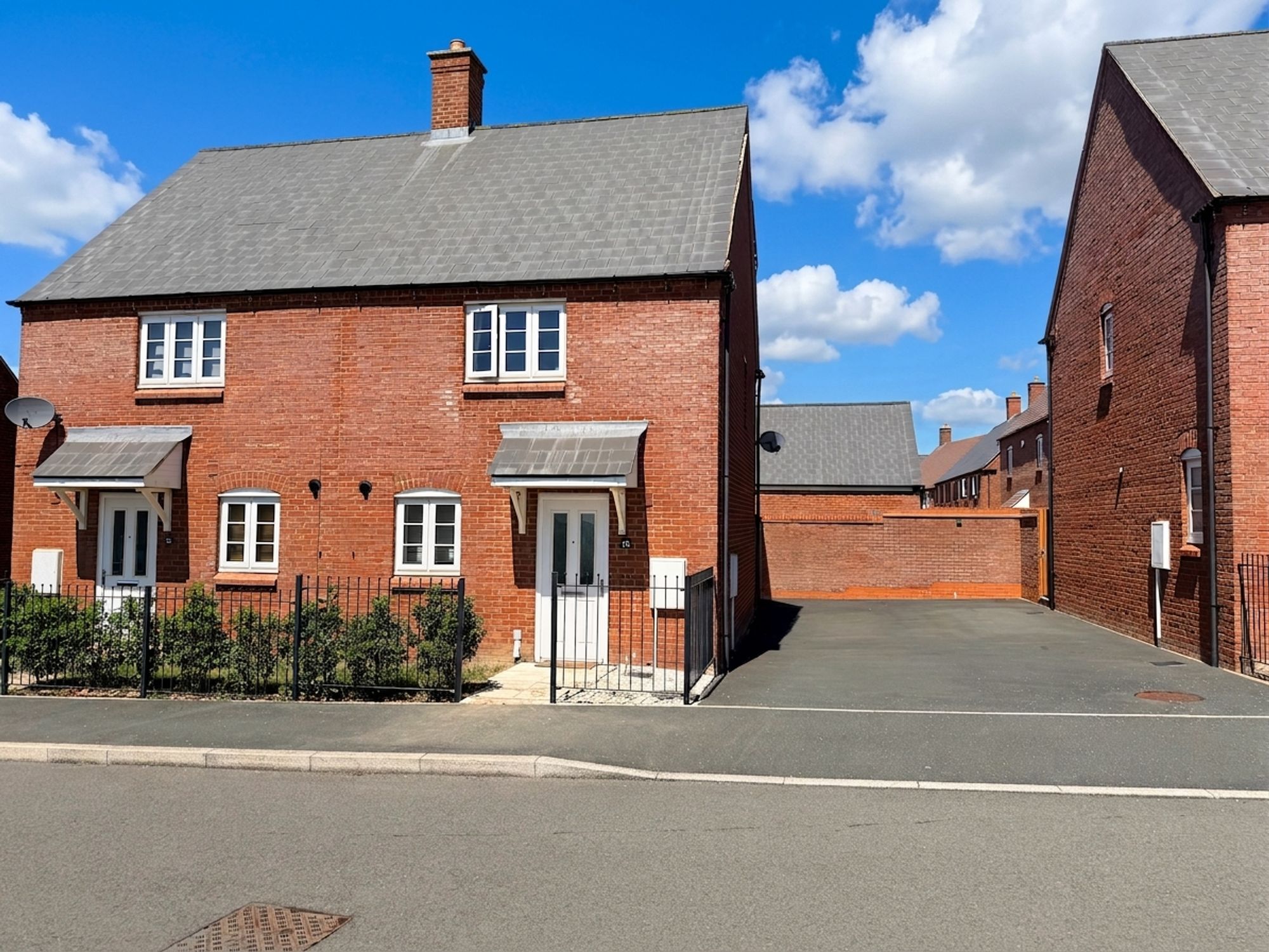 2 bedroom Semi-detached house For Sale