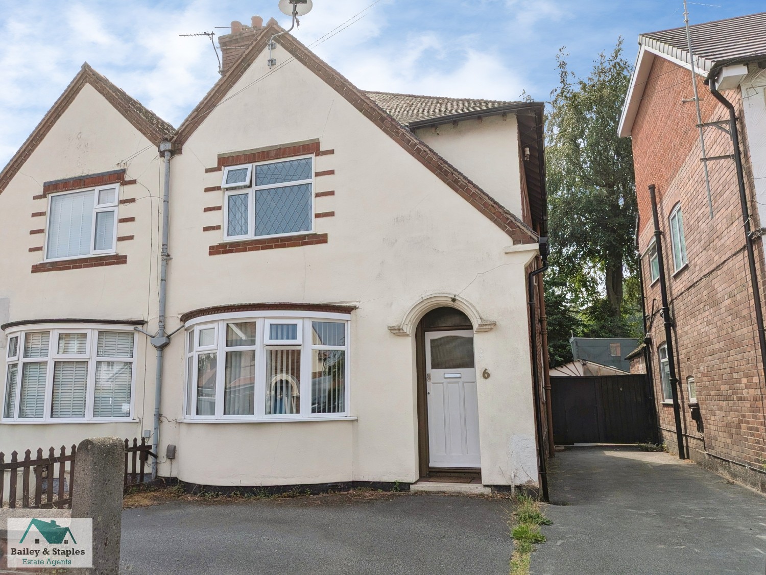 3 bedroom Semi-detached house For Sale