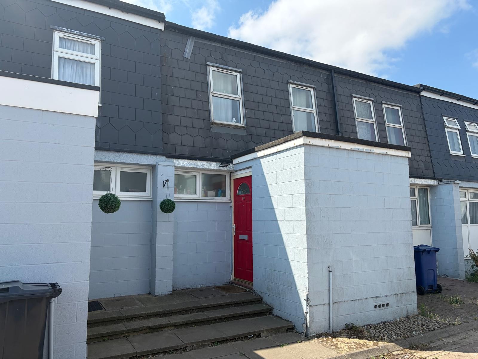 3 bedroom Terraced House To Let