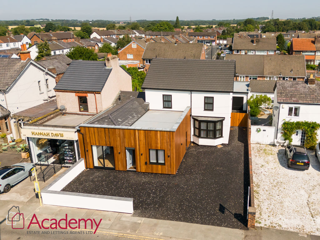 6 bedroom Link detached house For Sale