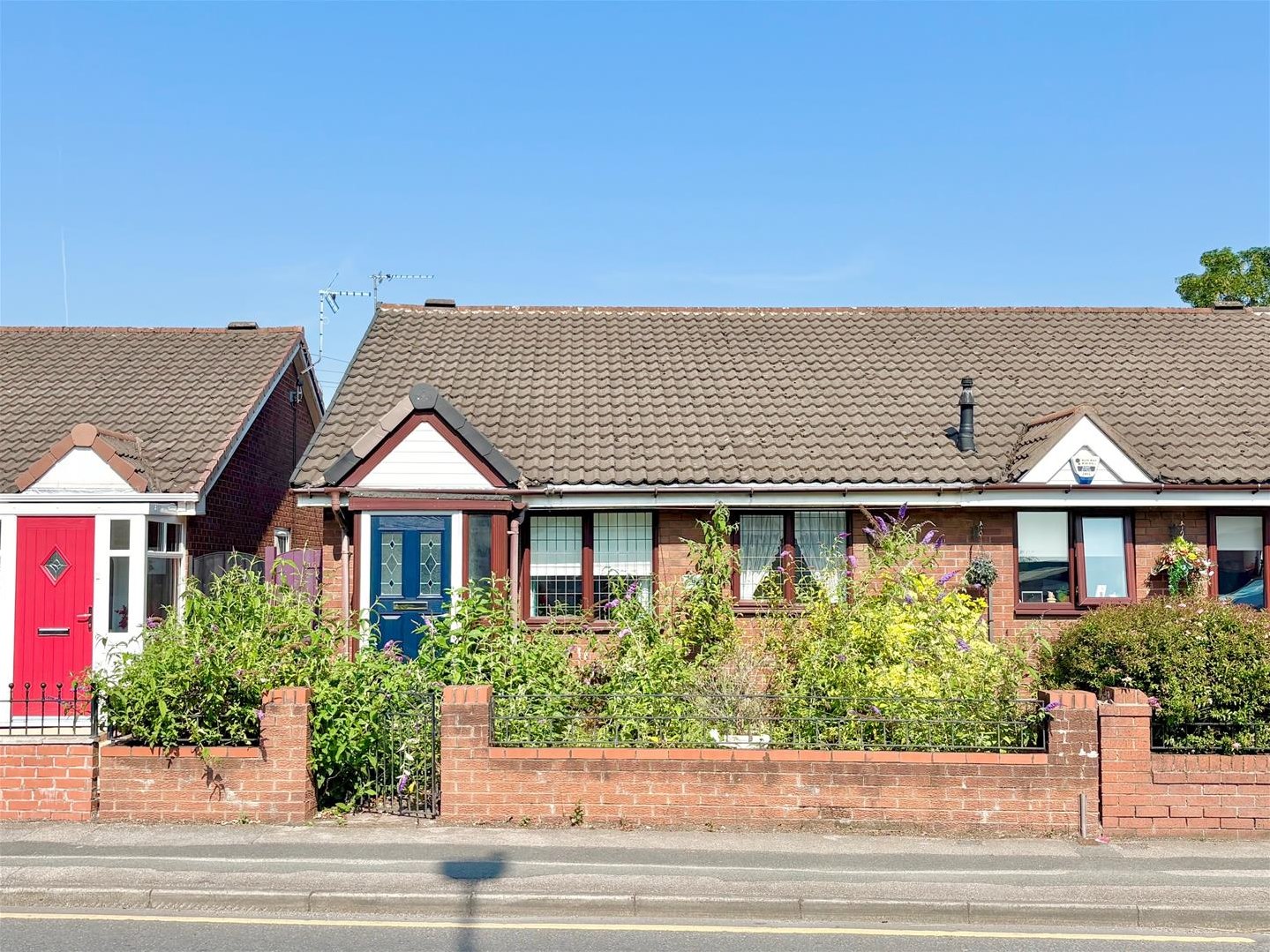 2 bedroom Bungalow For Sale