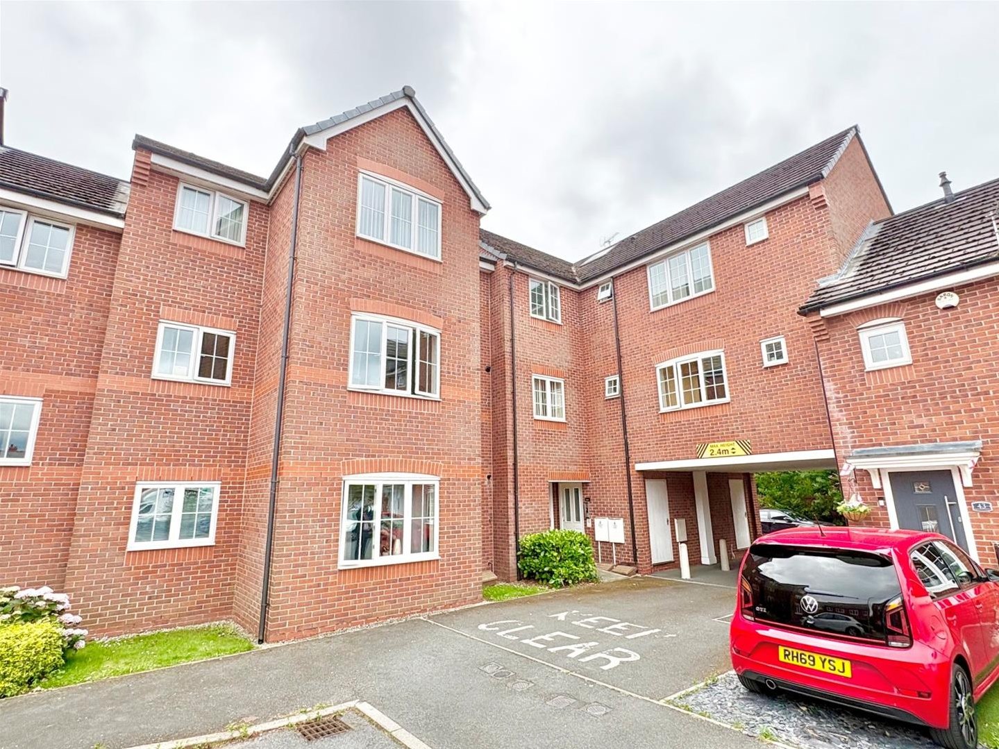 2 bedroom Apartment For Sale