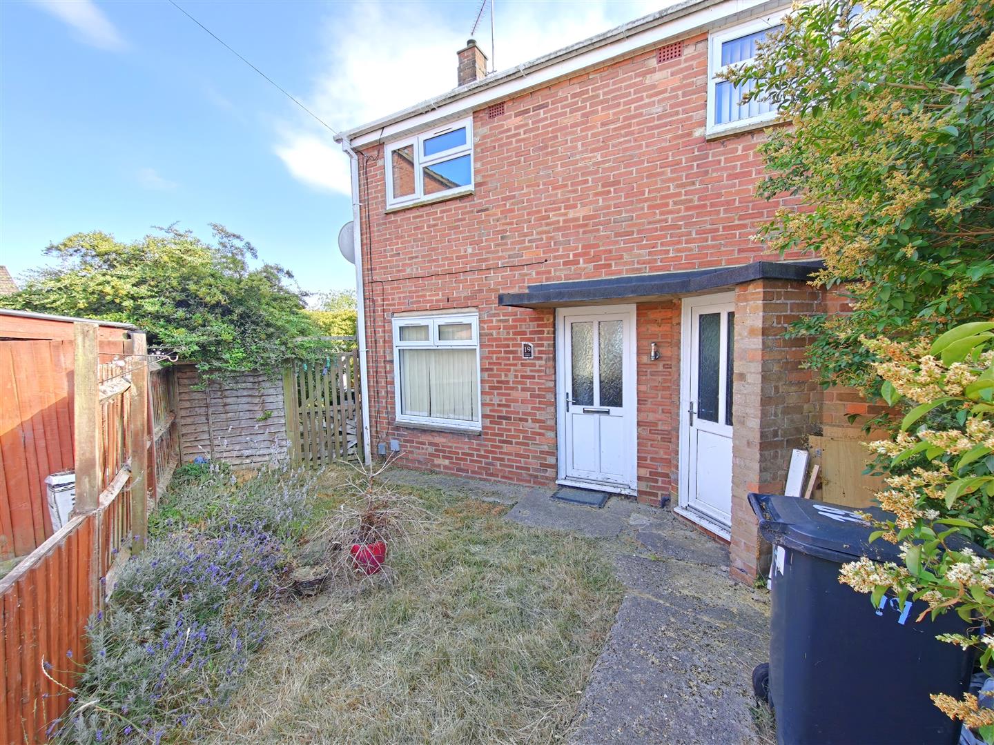 3 bedroom End of terrace house Under Offer