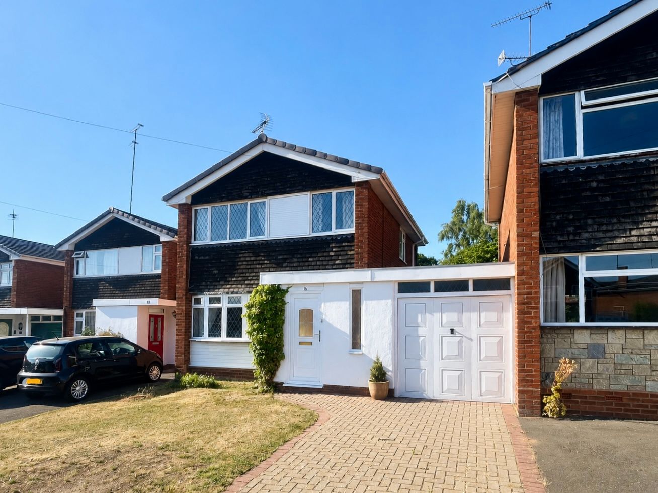 3 bedroom Link detached house Under Offer