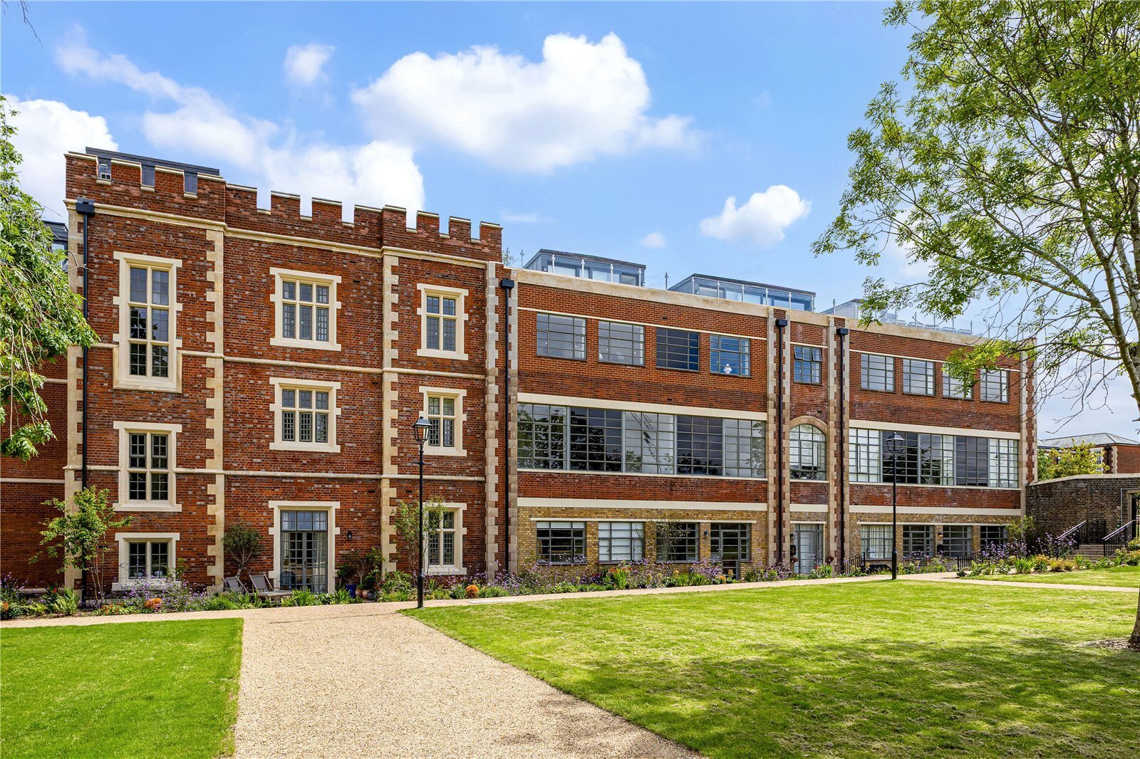 2 bedroom Flat For Sale