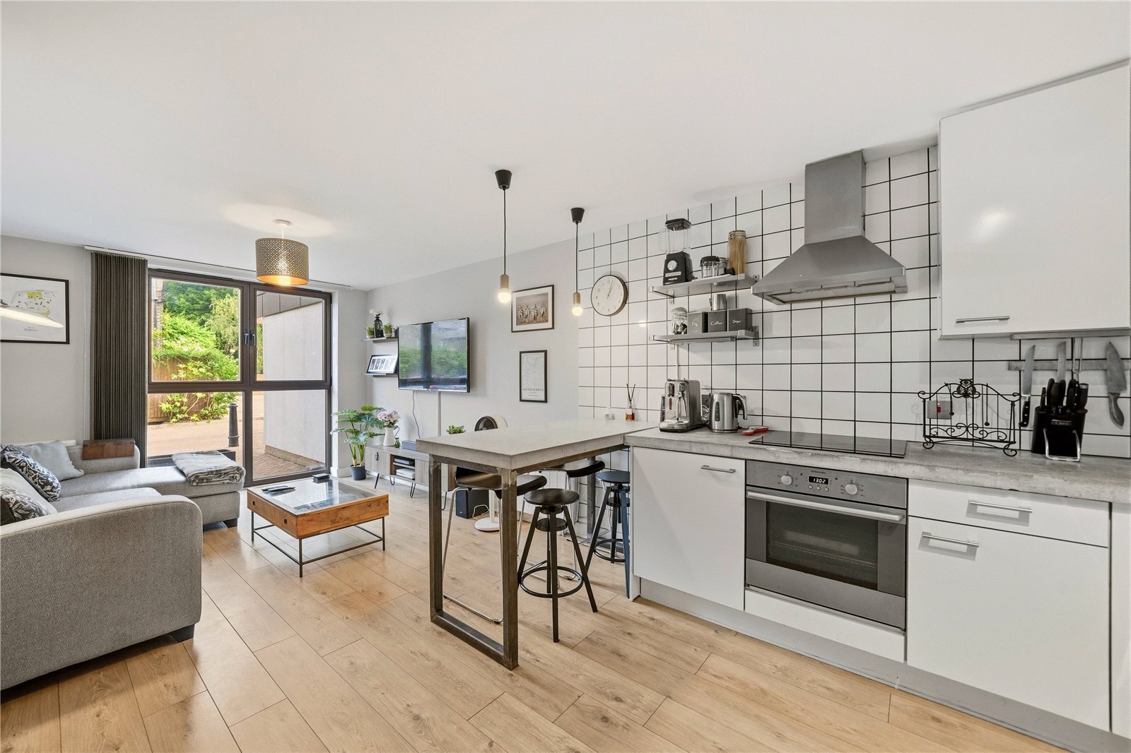 2 bedroom Flat For Sale