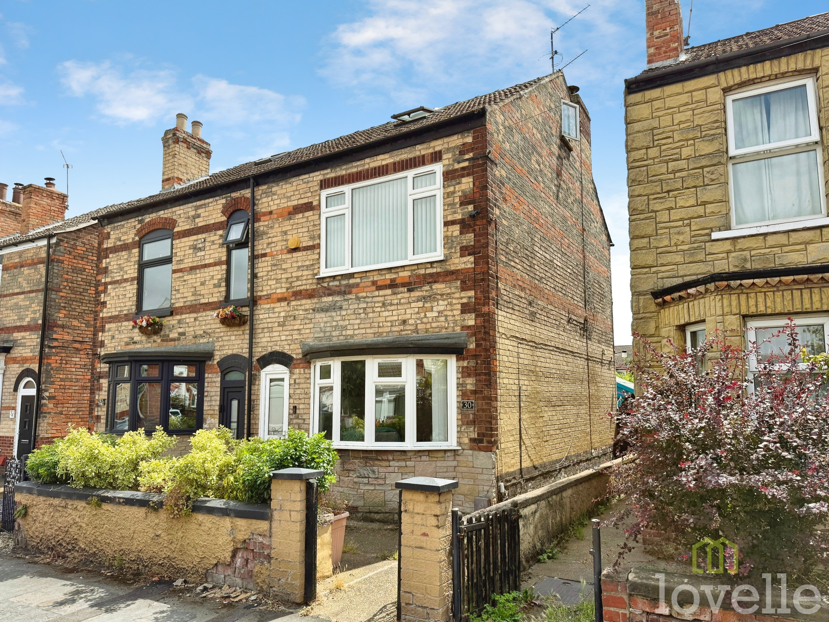 4 bedroom Semi-detached house For Sale