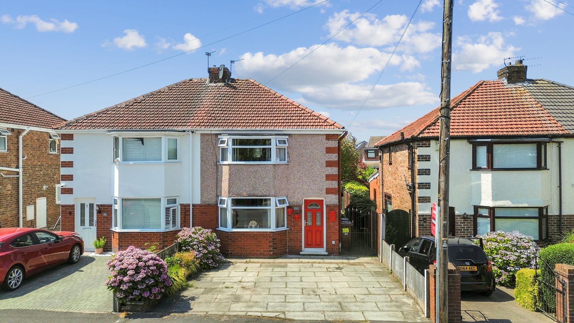 3 bedroom Semi-detached house Under Offer