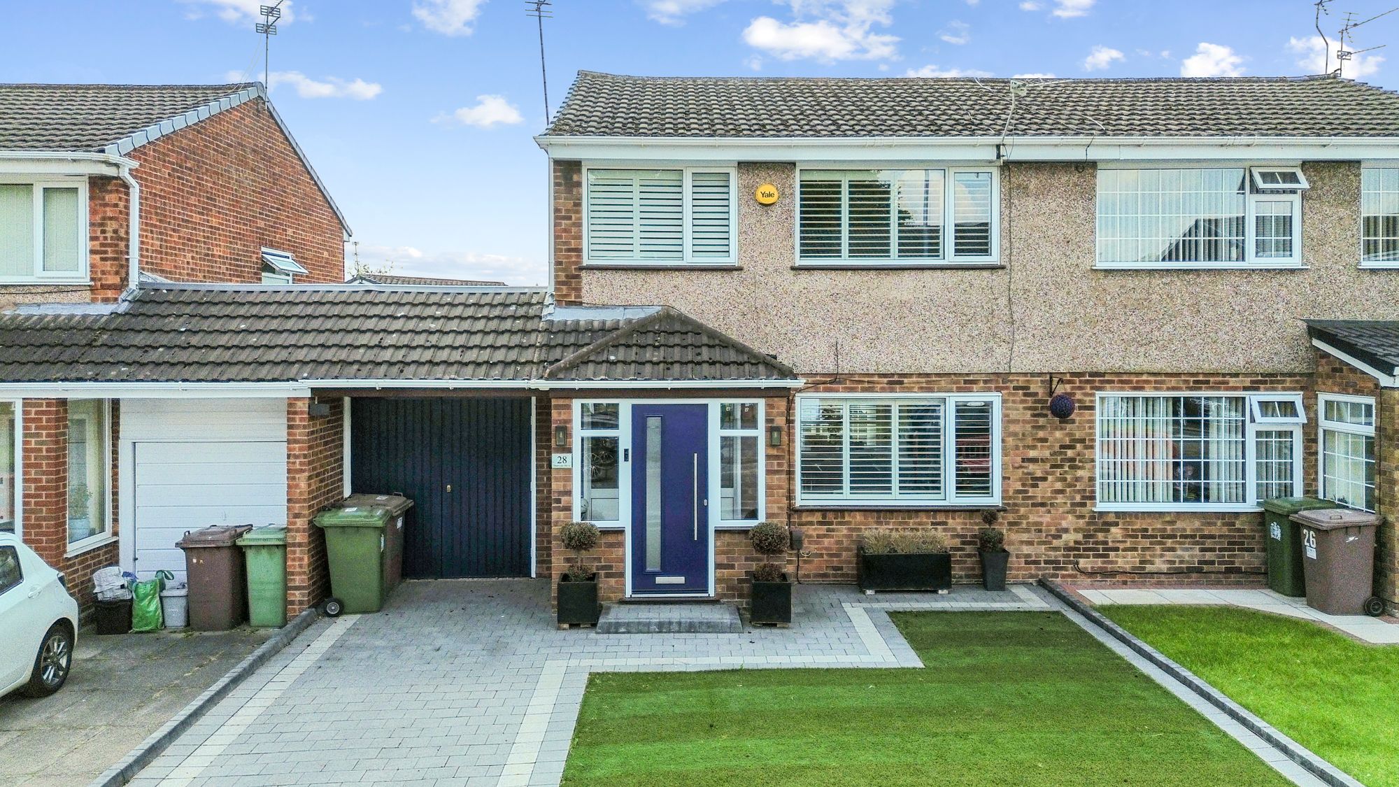 3 bedroom Semi-detached house Under Offer
