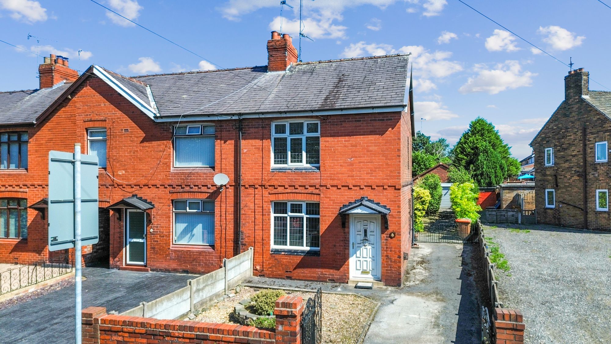 2 bedroom End of terrace house Under Offer