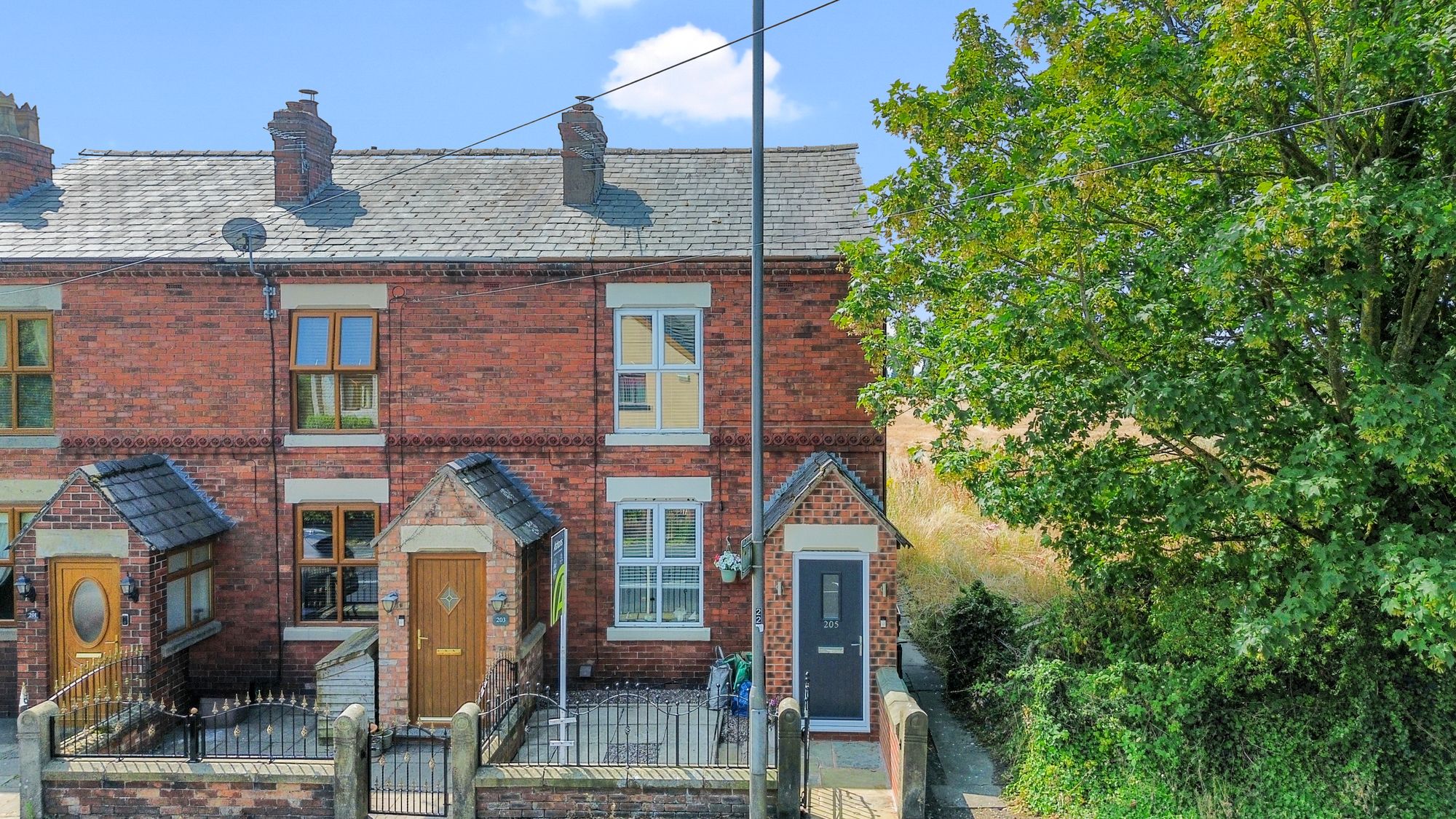 2 bedroom End of terrace house Under Offer