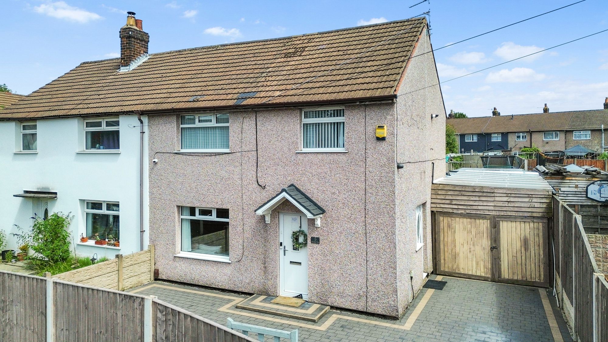 3 bedroom Semi-detached house For Sale