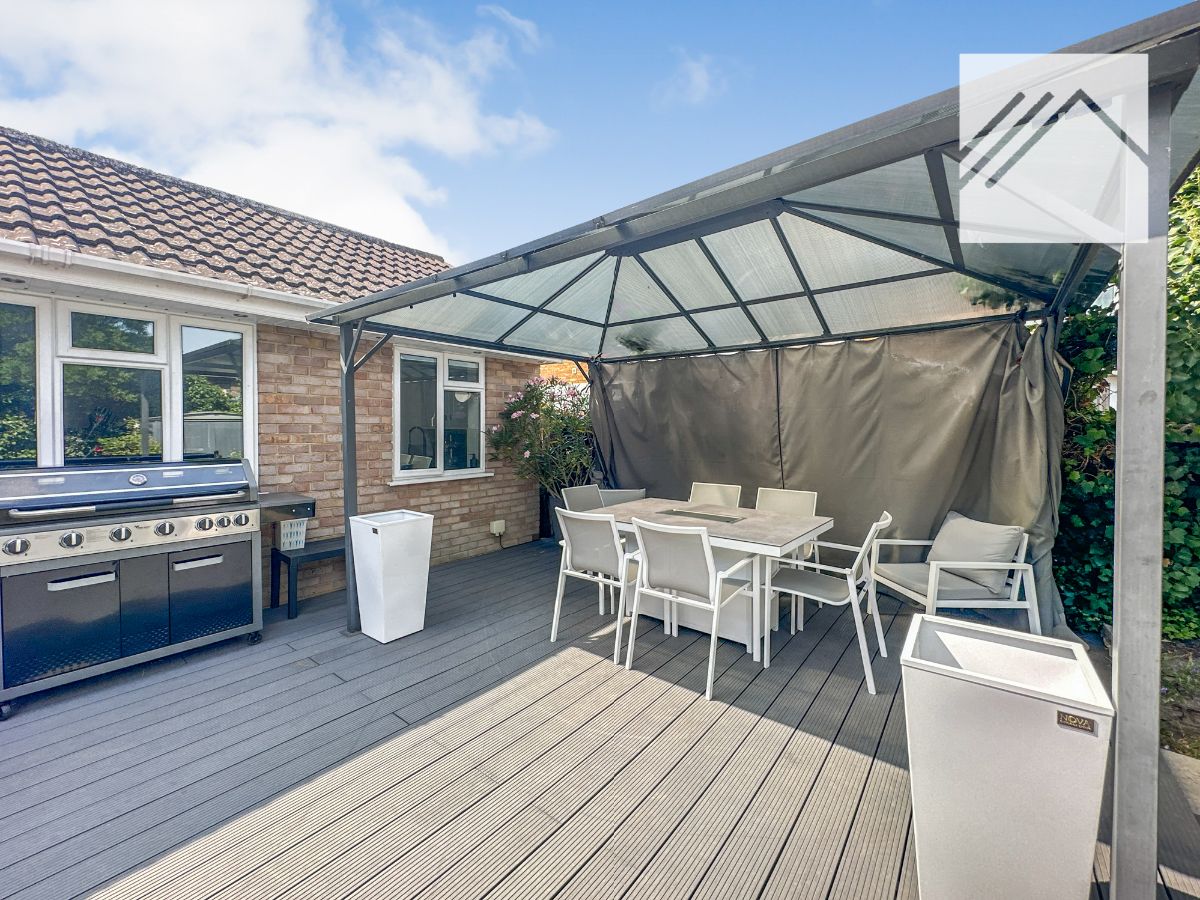 5 bedroom Detached bungalow For Sale