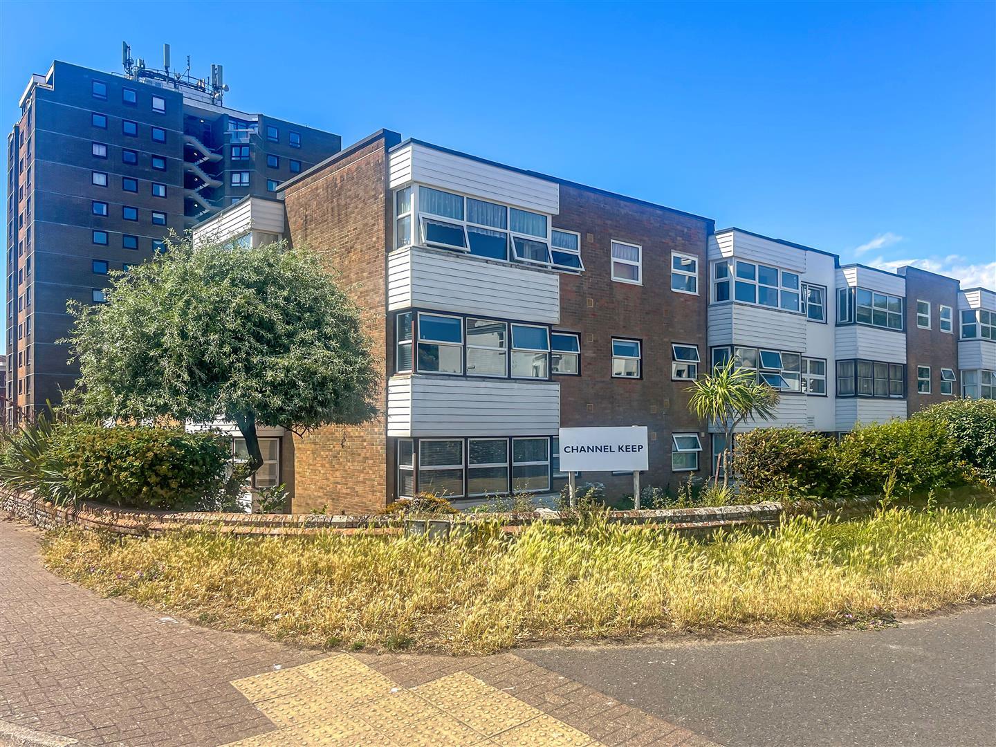 3 bedroom Apartment For Sale