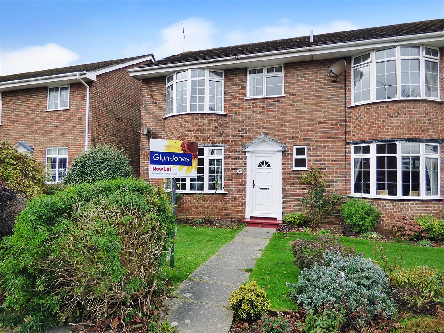 3 bedroom Semi-detached house To Let