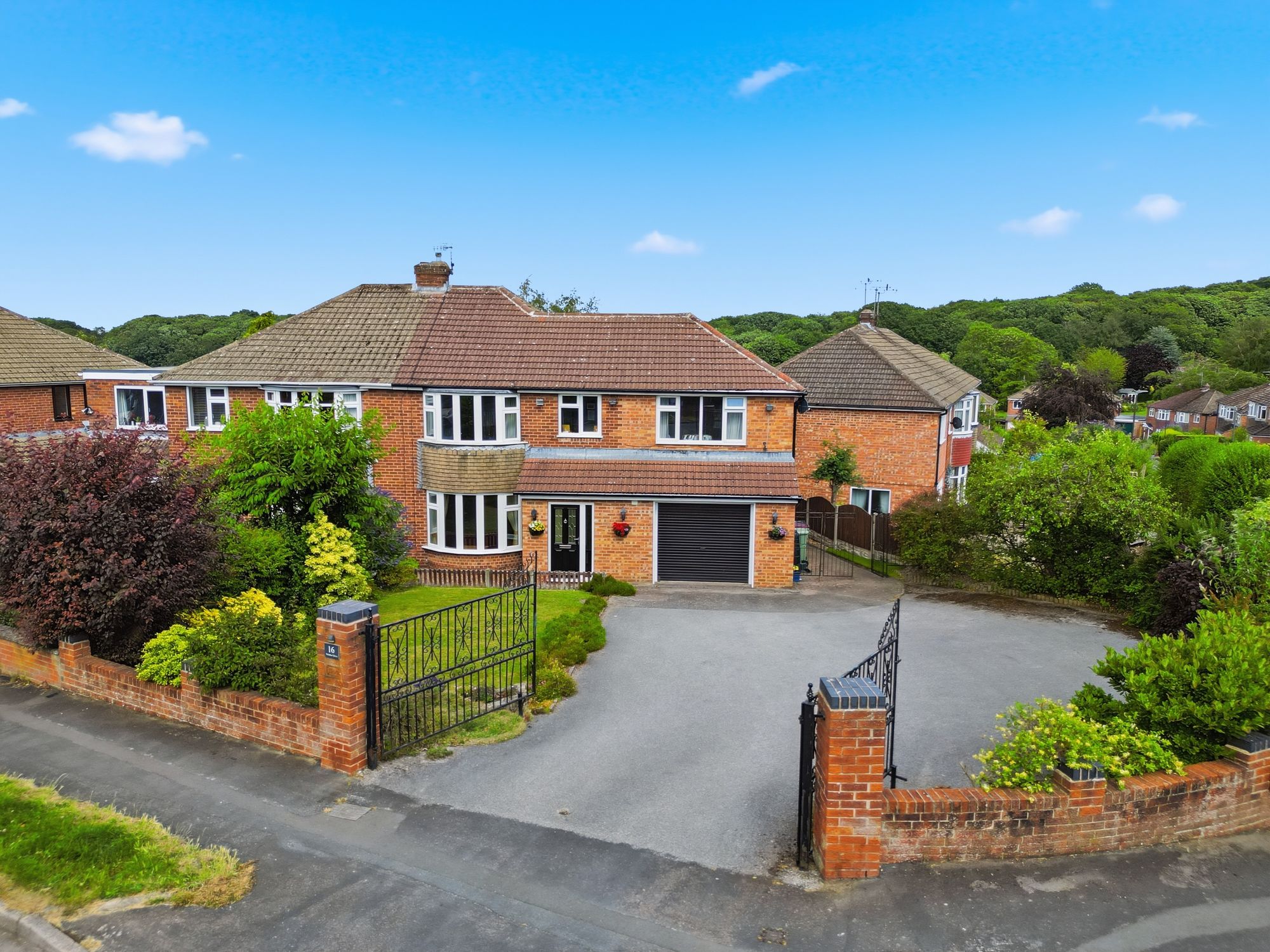 4 bedroom Semi-detached house For Sale