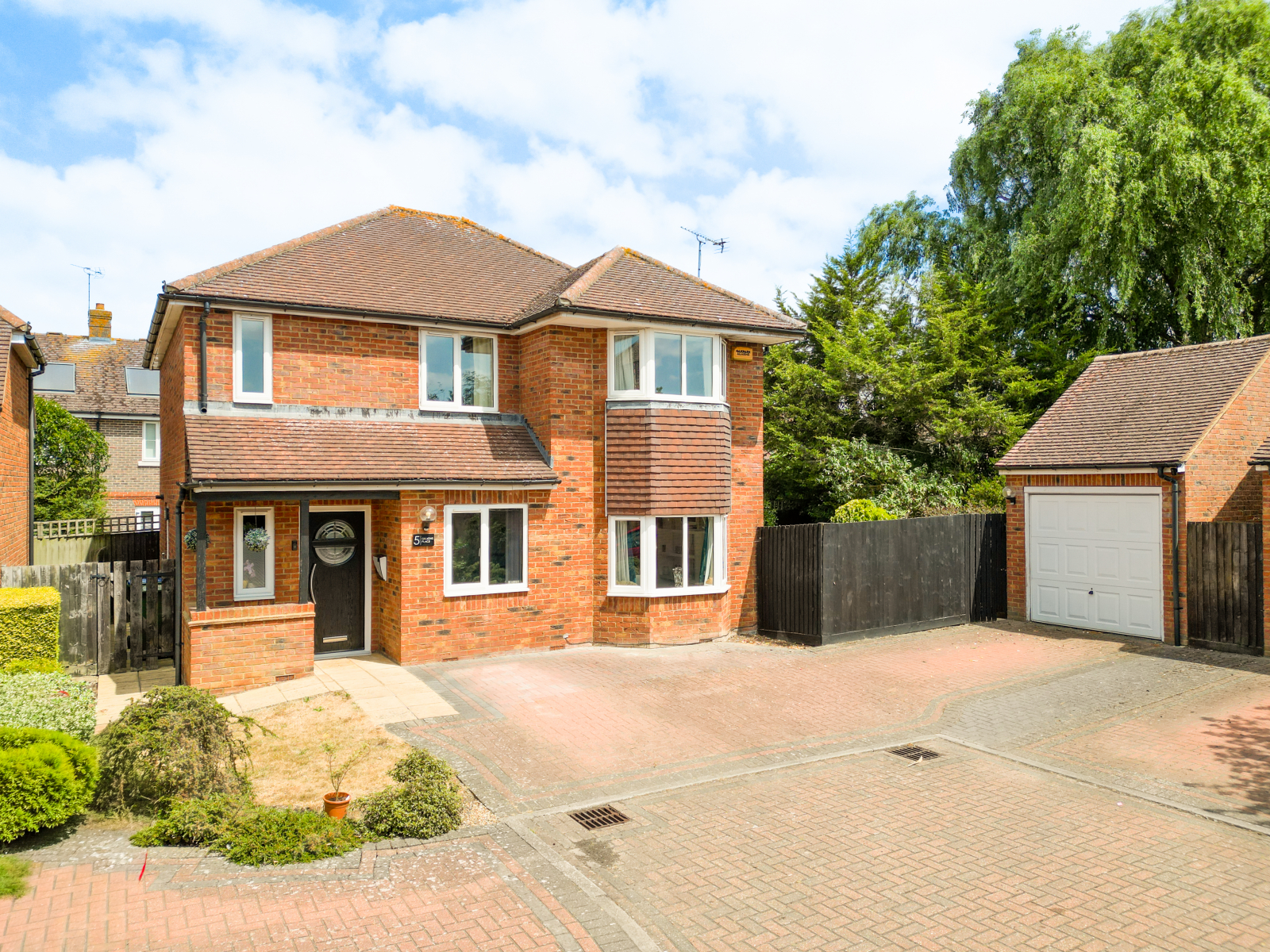 3 bedroom Detached house For Sale