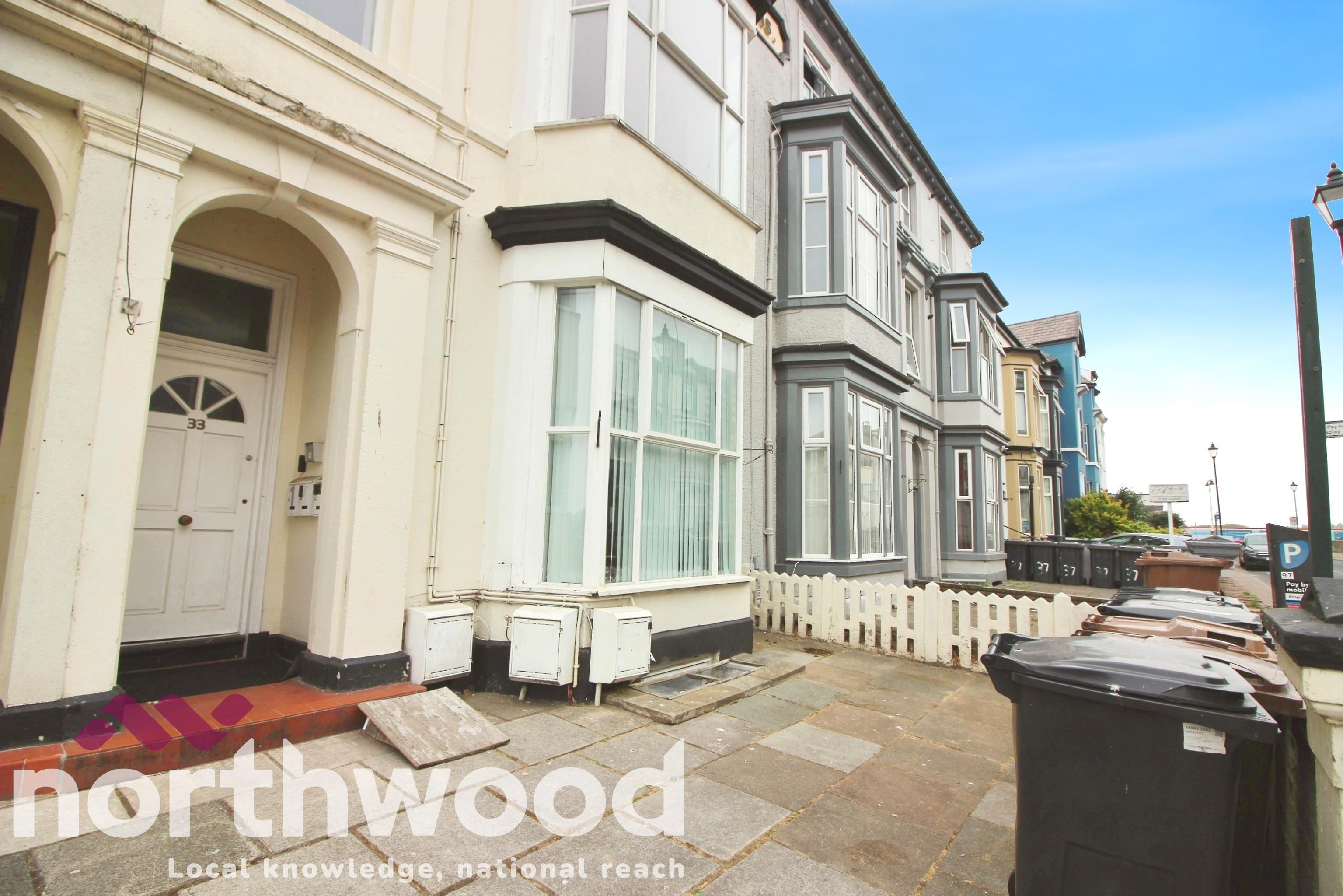 2 bedroom Flat To Let