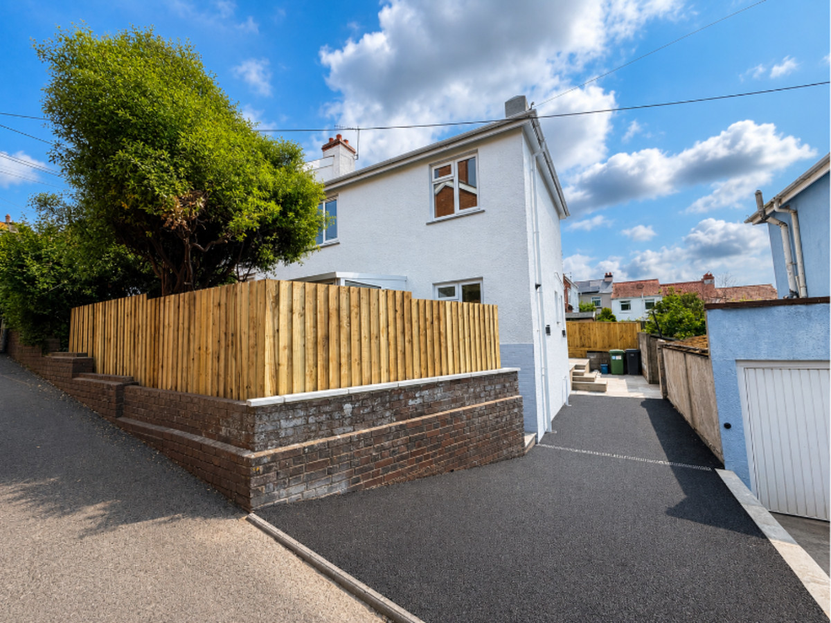 3 bedroom Semi-detached house To Let