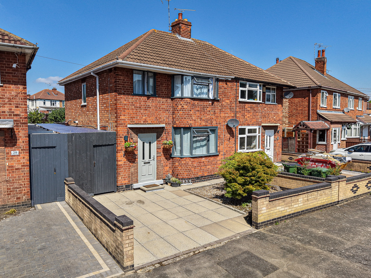 3 bedroom Semi-detached house For Sale