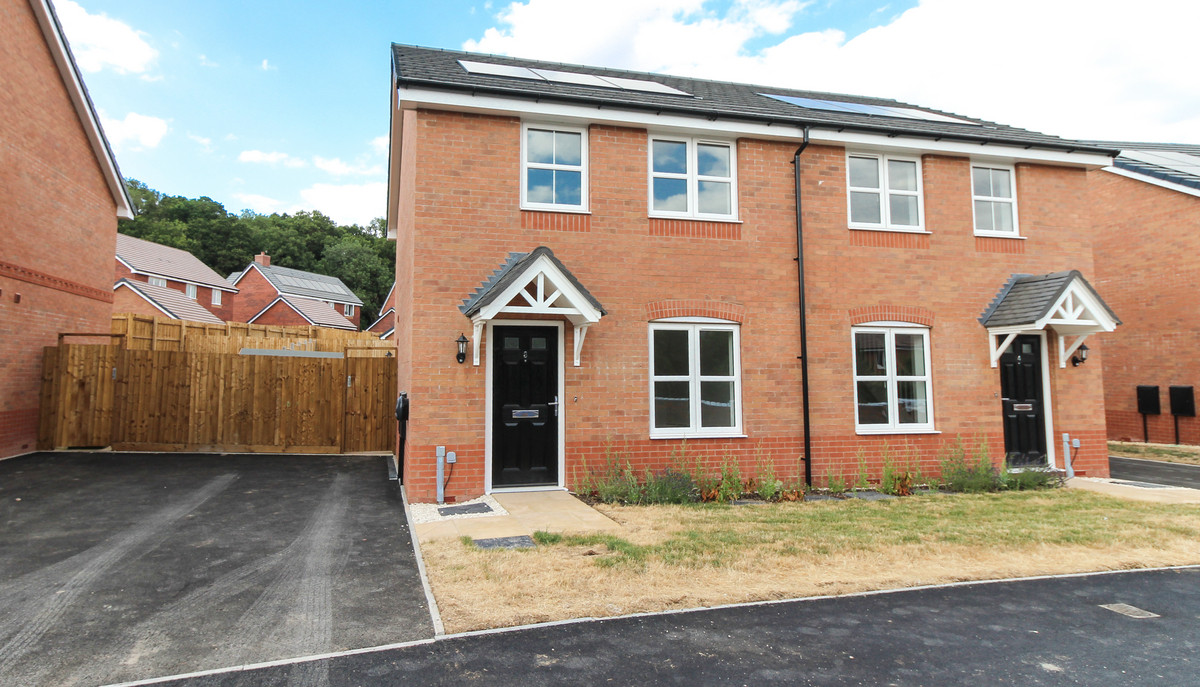 2 bedroom Semi-detached house For Sale