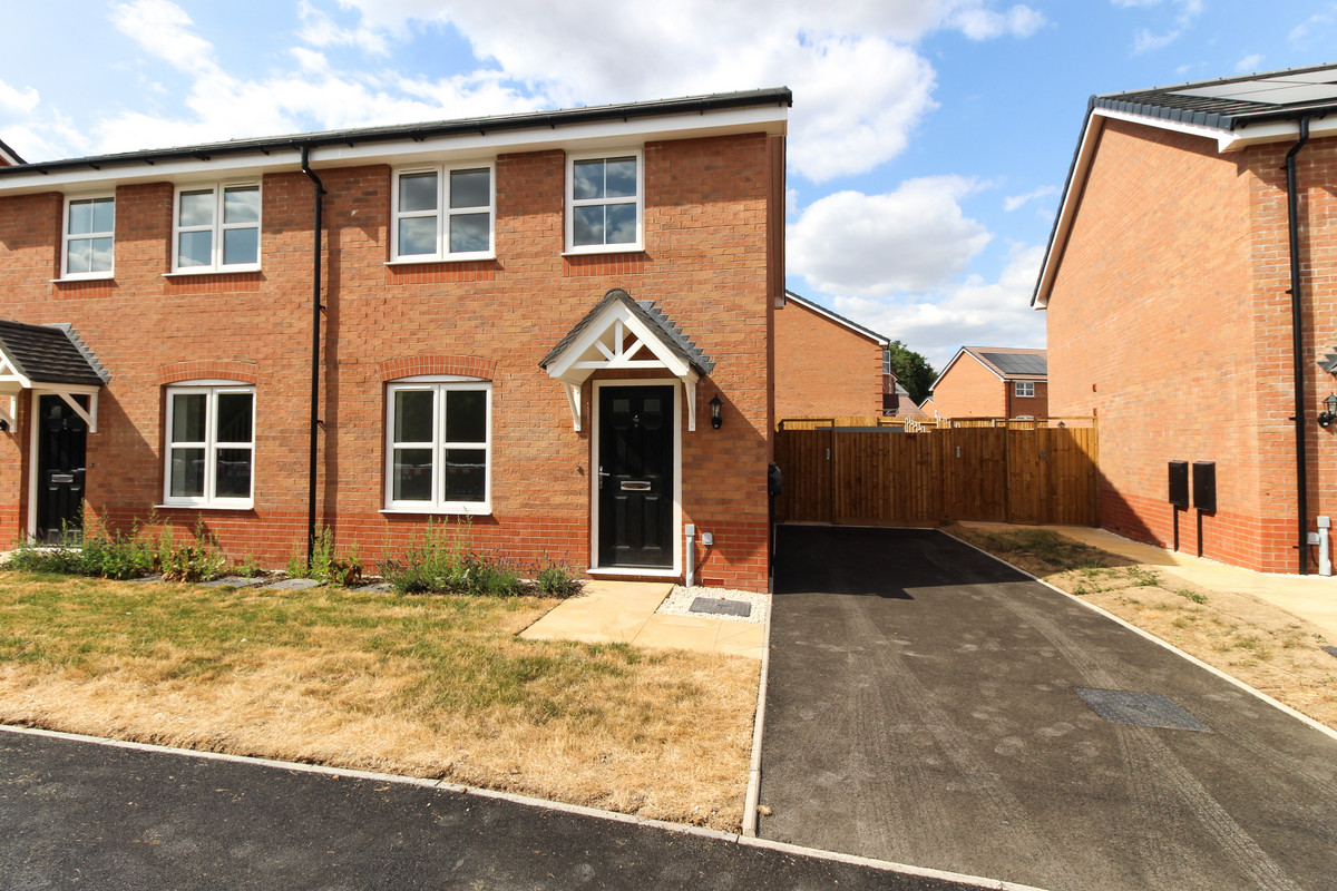 2 bedroom Semi-detached house For Sale