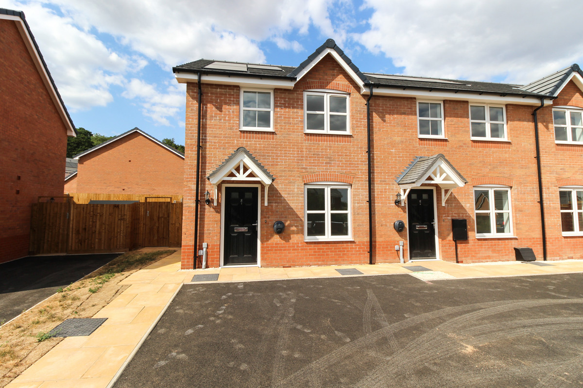 2 bedroom End of terrace house For Sale