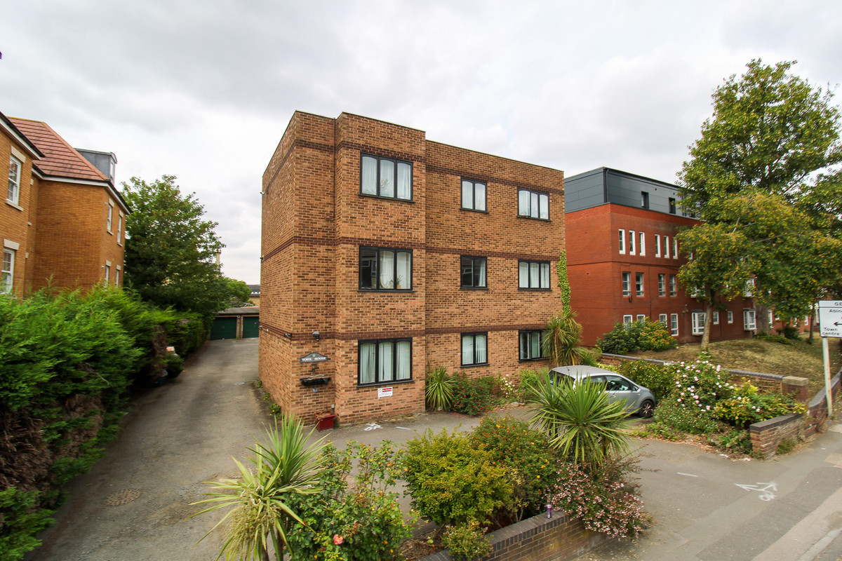 2 bedroom Apartment For Sale