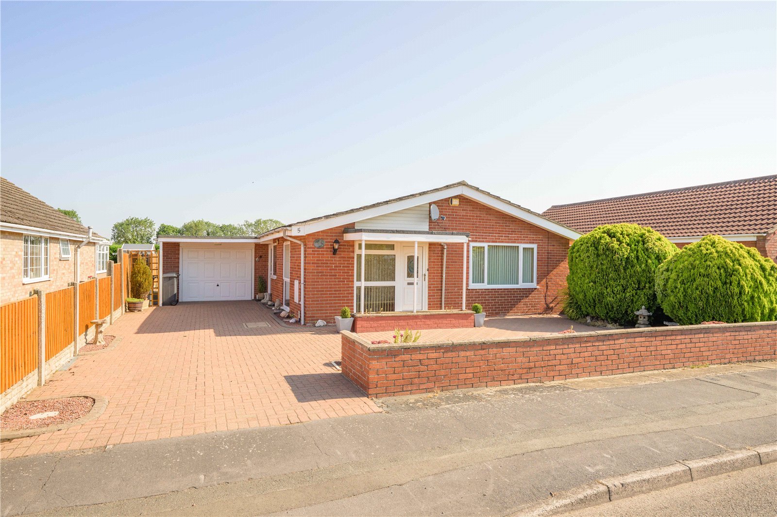 2 bedroom Detached house Under Offer