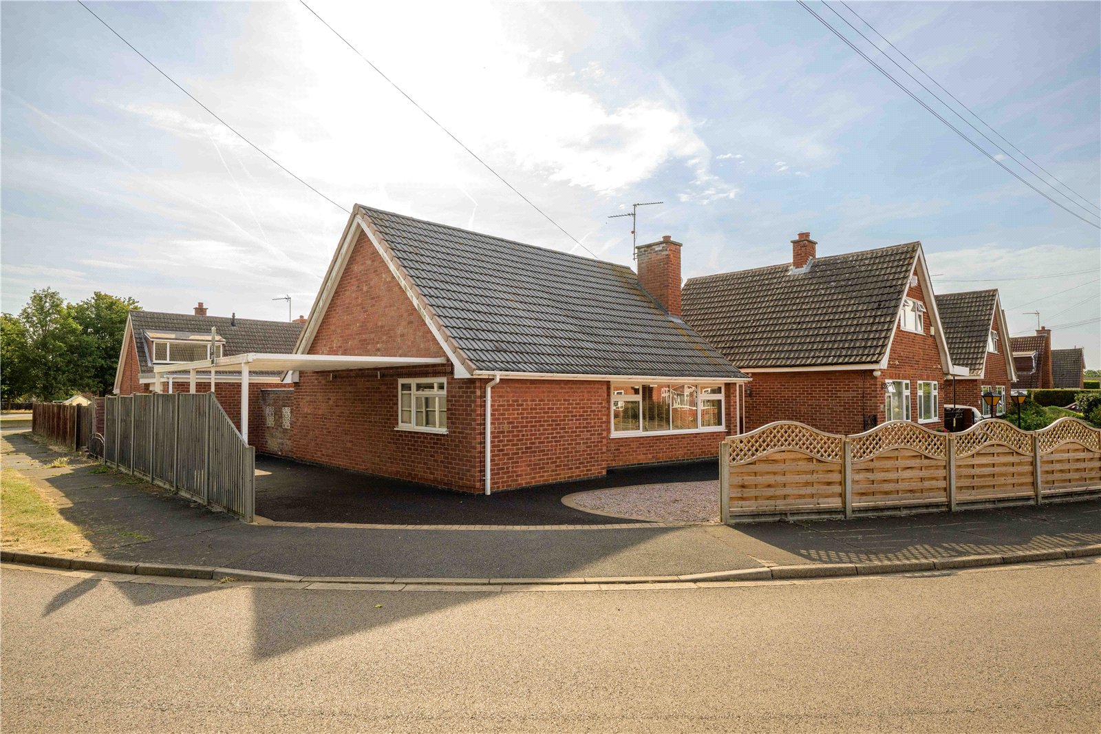 2 bedroom Detached house For Sale