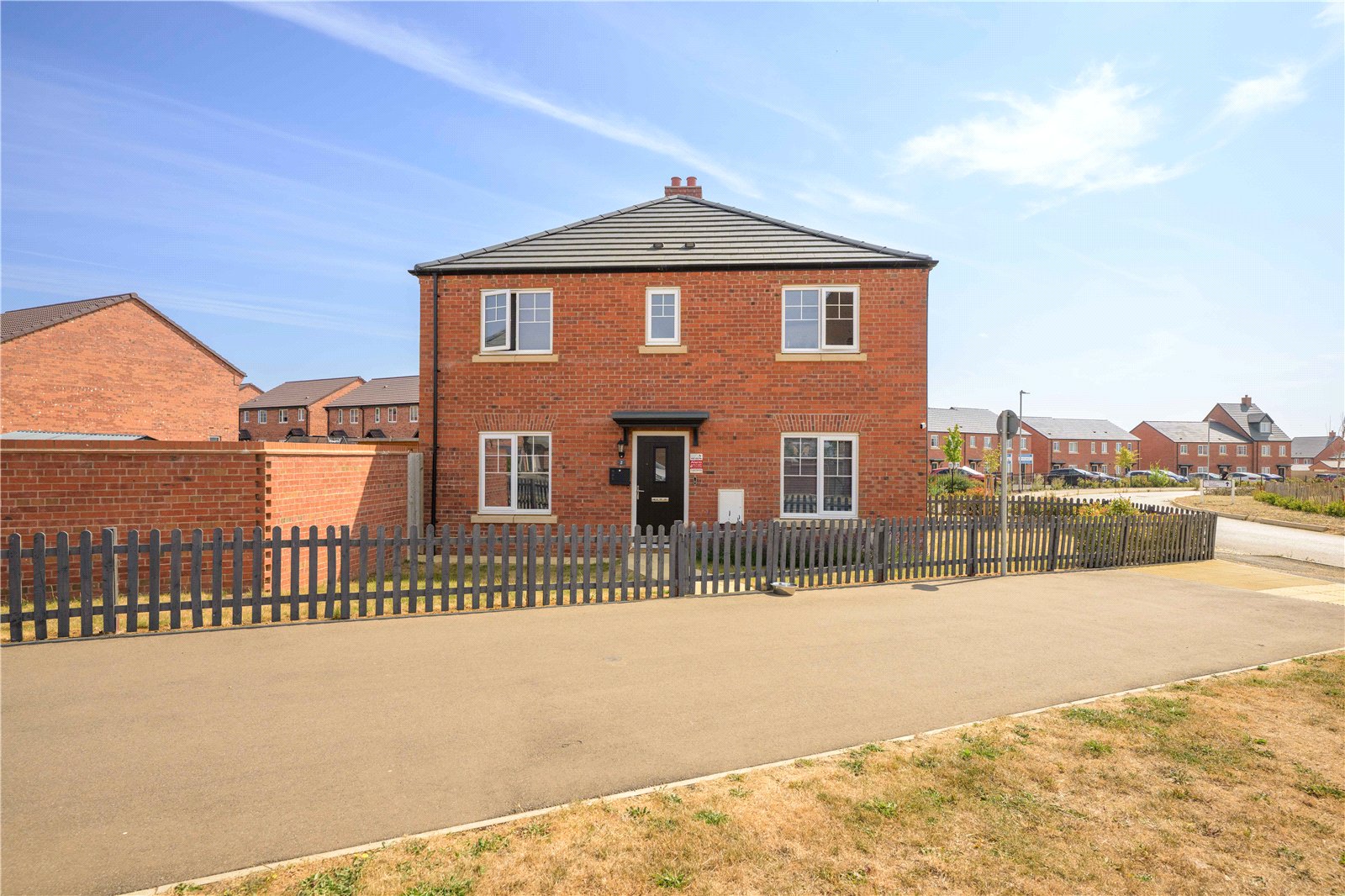 3 bedroom Semi-detached house Under Offer