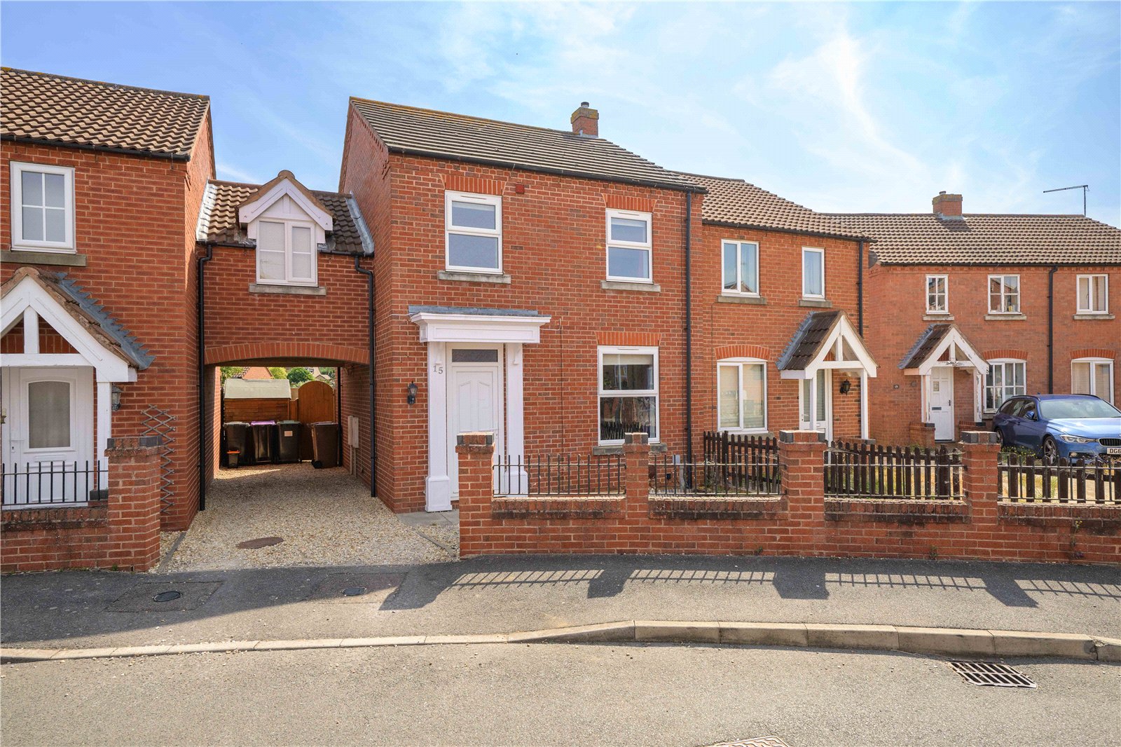 3 bedroom Semi-detached house Under Offer