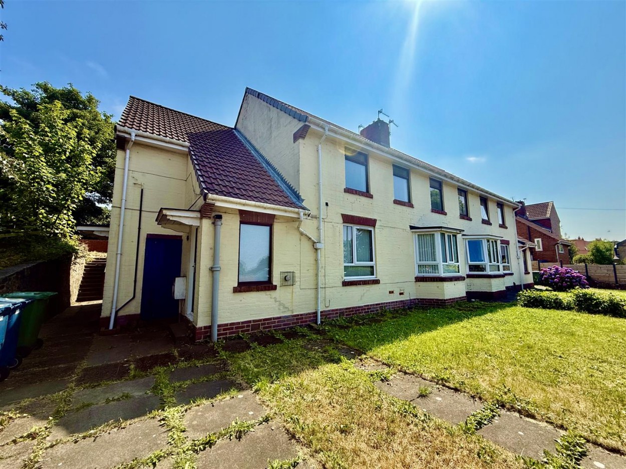 3 bedroom Flat For Sale