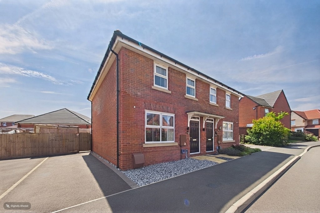 3 bedroom Semi-detached house For Sale