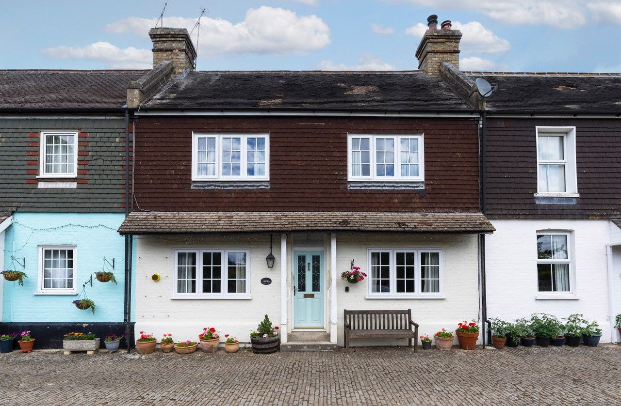 2 bedroom Cottage For Sale
